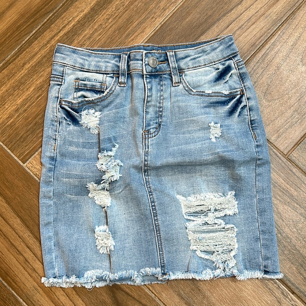 💜💜 3/$20 Rue21 denim skirt, small